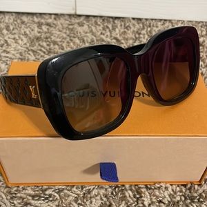 LV Empreinte Square Sunglasses E with case and box